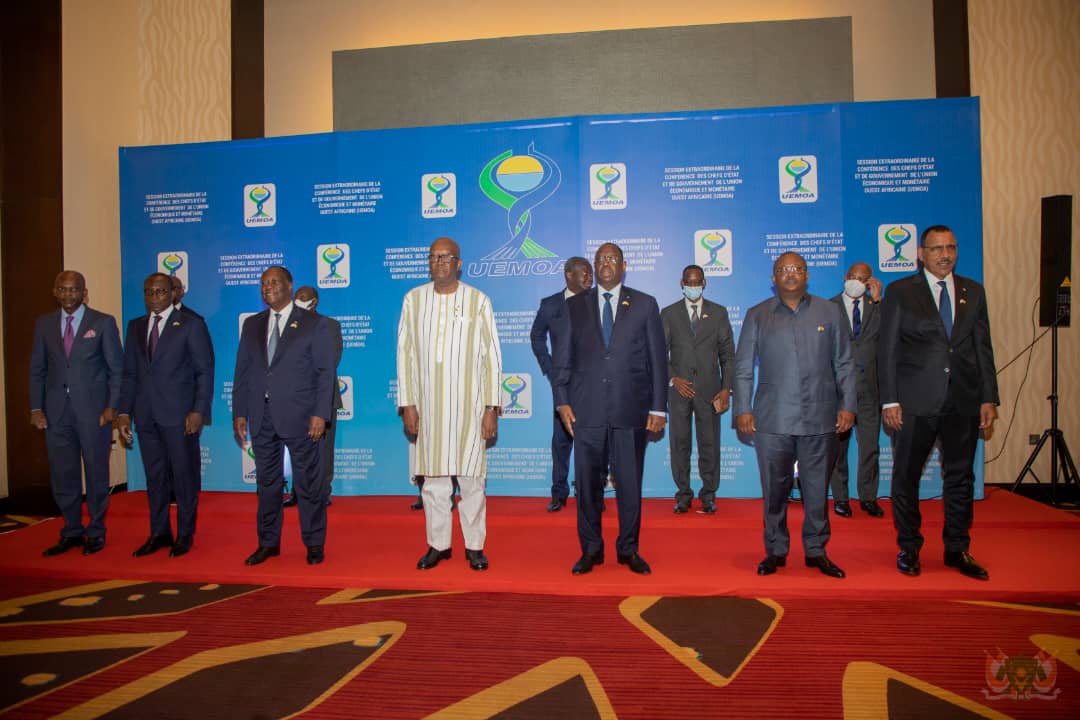 PresidenceNiger's tweet photo. Début à l'instant du Sommet extraordinaire des Chefs d'Etat des pays membres de L'UEMOA, avant celui de la CEDEAO.
LE Président de la République S.E.M @mohamedbazoum y prend part au côté de ses pairs, à Accra au Ghana. https://t.co/7hxtcumCXi