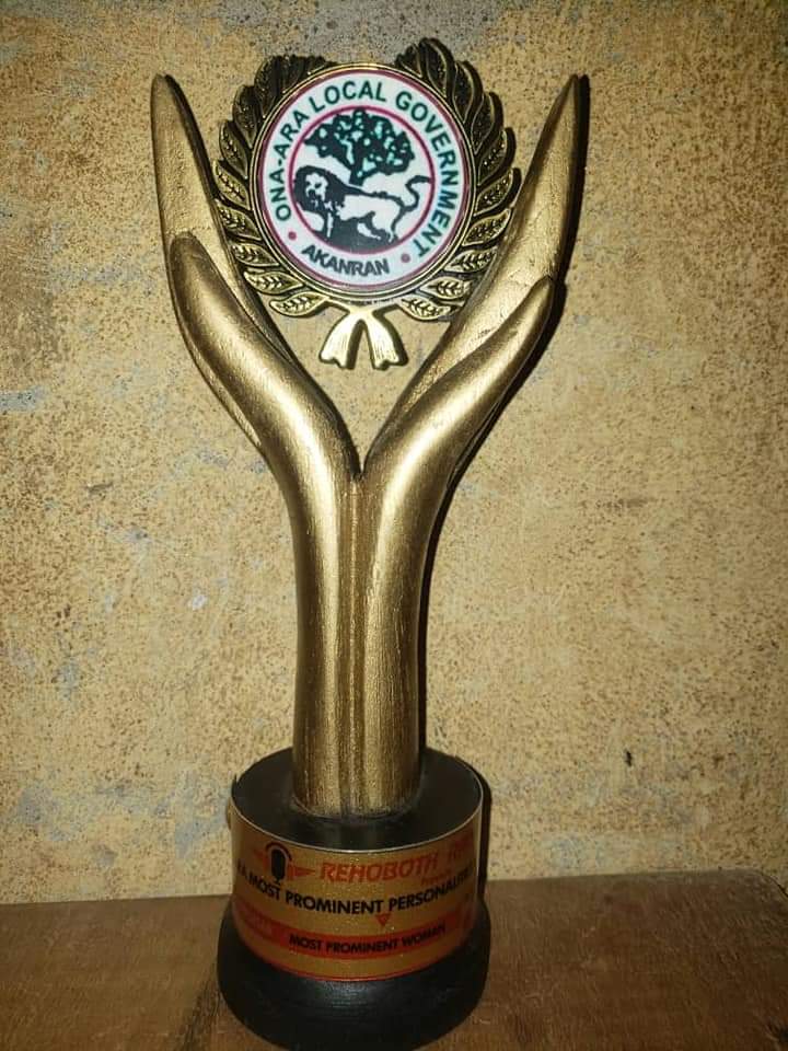 FODEI_OnaAra's tweet photo. It is a privilege to be recognised and awarded as the 2021 Most Prominent Woman of Ona-Ara Local Government. I dedicate this award to my amazing team. To God be all the Glory 🙏 https://t.co/2gp6dpVHDc