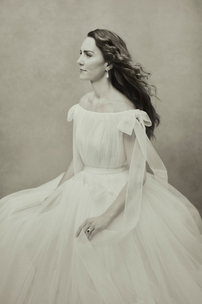 NPGLondon's tweet photo. We’re wishing HRH The Duchess of Cambridge a wonderful birthday🎈

To celebrate this day, we are pleased to announce that these three new portraits of The Duchess, taken by Paolo Roversi, have entered our Collection. https://t.co/S8aPBVYWtx