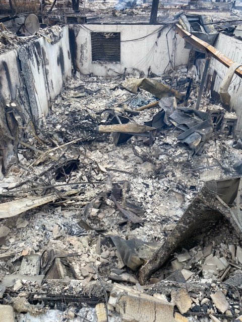 CarrieNevins's tweet photo. We lost our home in the tragic Marshall Fire in Colorado on December 30th. Our entire neighborhood is gone. We are beyond devastated. We are so grateful for your support to help us rebuild!  #Grateful #MarshallFire   https://t.co/mnwt9ZIlOa https://t.co/cvrD64chHj
