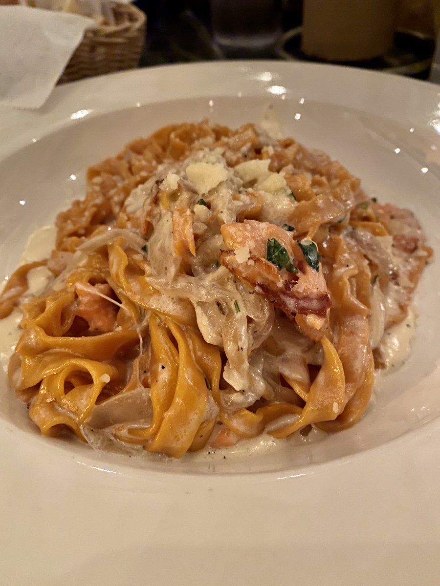 singleinatlanta's tweet image. Love the Italian vibe at Sapori di Napoli. Having the Caprese Salad and Tagliatelle al Salmone. #DowntownDecatur #CityofDecatur