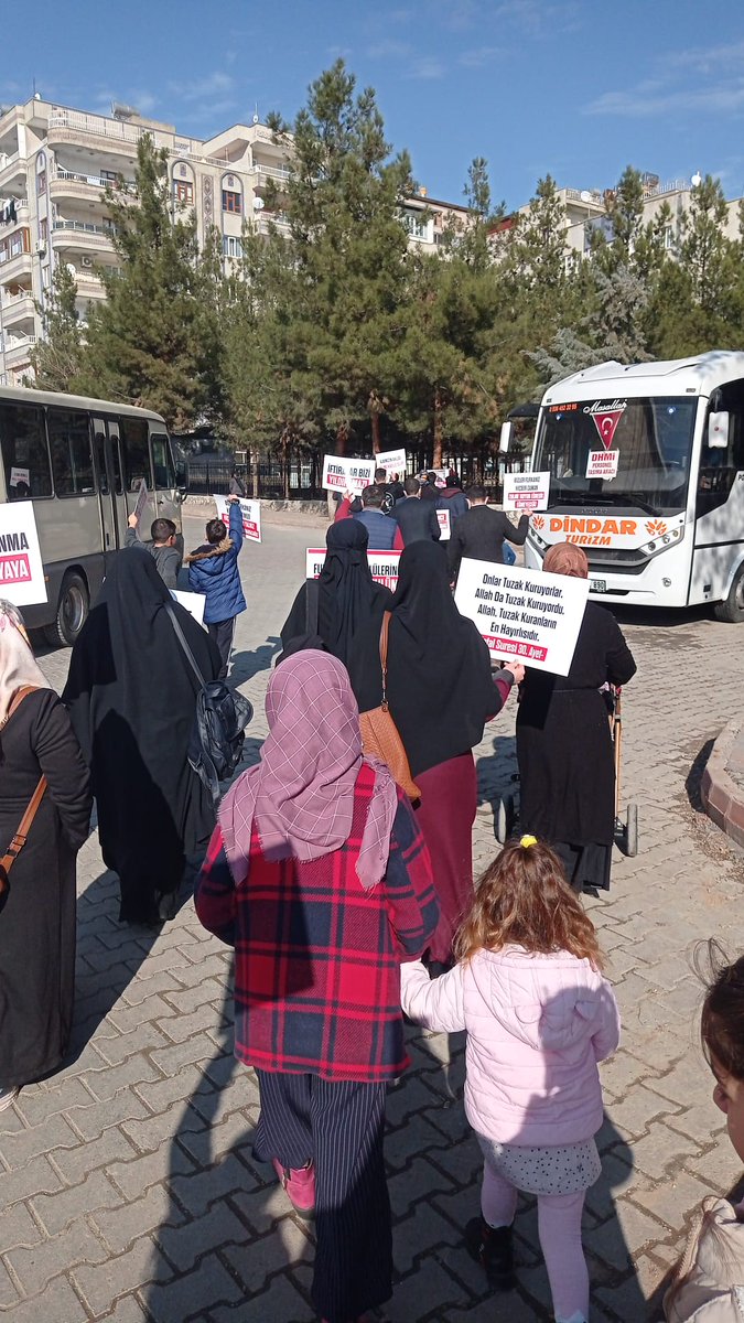 Siirtli Furkan Gönüllüleri, haksız tutukluluğa sessiz kalmadı ve hukuksuz bir şekilde gözaltına alınmadan önce kardeşleri için #ÖzgürlükYürüyüşü gerçekleştirdi.