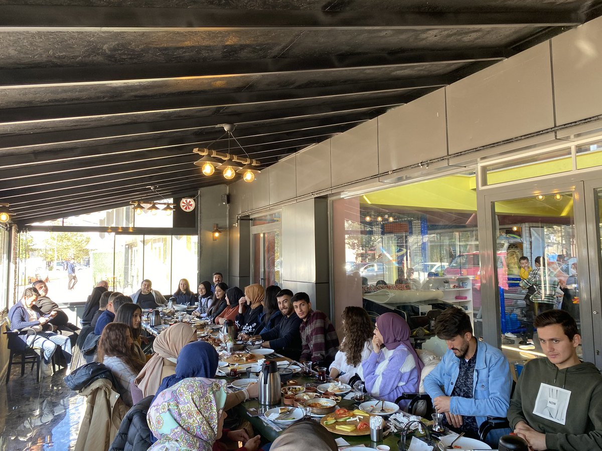 Sağlık Bilimleri Fakültesi olarak 2021 yılını oldukça verimli geçirmeye çalıştık. Bu doğrultuda ilk olarak online eğitiminin olumsuzlukları gidermek için öğrencilerimizle bir araya geldik ve kahvaltı etkinlikleri düzenlendik.