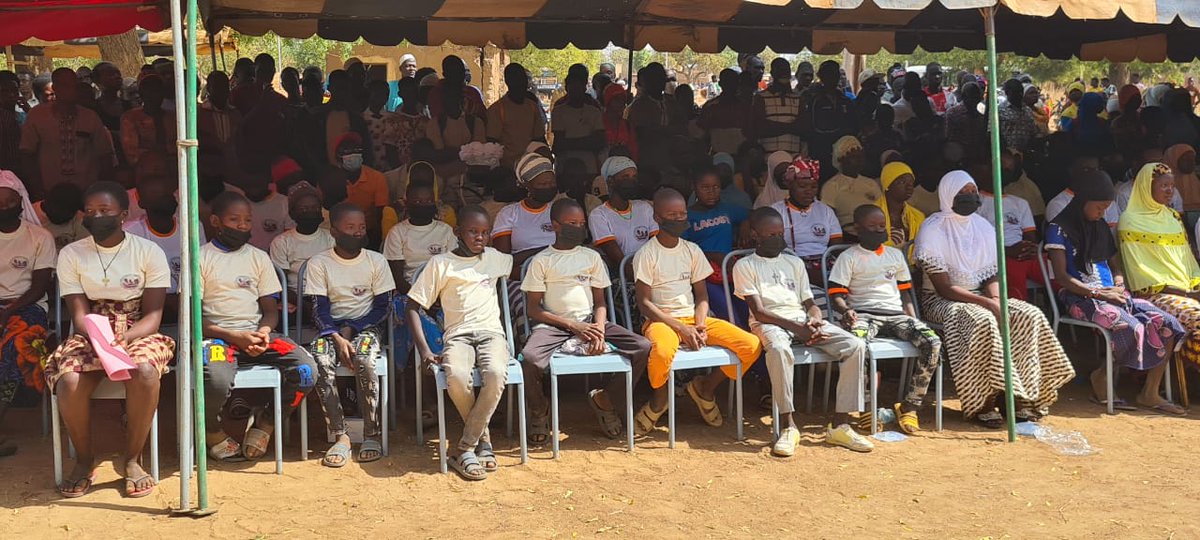 (Samedi, 8 janvier 2022), J'ai présidé la journée de l' Excellence scolaire dans la commune de Zam organisée par l'Association pour le développement de la Commune de Zam. La cérémonie a été patronnée par le Larlé Naba Tigré.

#lwili #Excellence #Scolaire #Zam