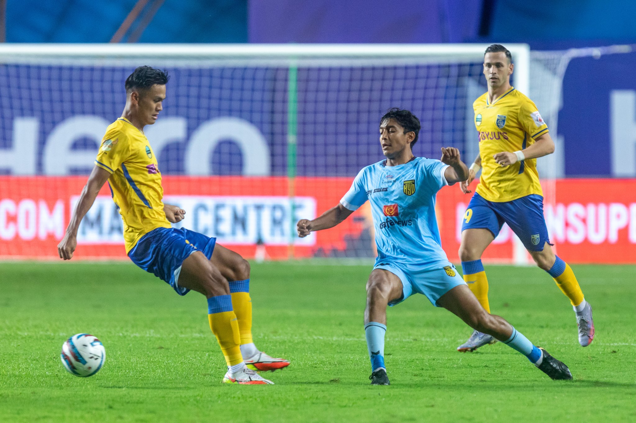 ISL 2021-22: Kerala Blasters reach the top of the table as Alvaro Vazquez helps them overcome Hyderabad FC 