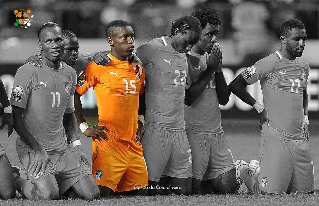 Prom_Ivoire's tweet photo. Max A. Gradel est le seul joueur sur cette image qui est encore en activité en équipe de côte d'ivoire. Il disputera sa 6e CAN. Un guerrier, Un Combatant. l'amour du maillot reside dans son âme. Le joueur traverse un moment difficile, soutenons le en prière  ♥️🙏🏾🇨🇮. https://t.co/lKMX65tiZu