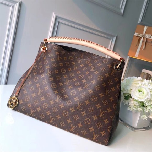 AllTreasures's tweet photo. So good I had to share! Check out all the items I'm loving on @Poshmarkapp #poshmark #fashion #style #shopmycloset #ellamoss #louisvuitton: https://t.co/Rg8PGcAiWk https://t.co/2lOE7BGAHS