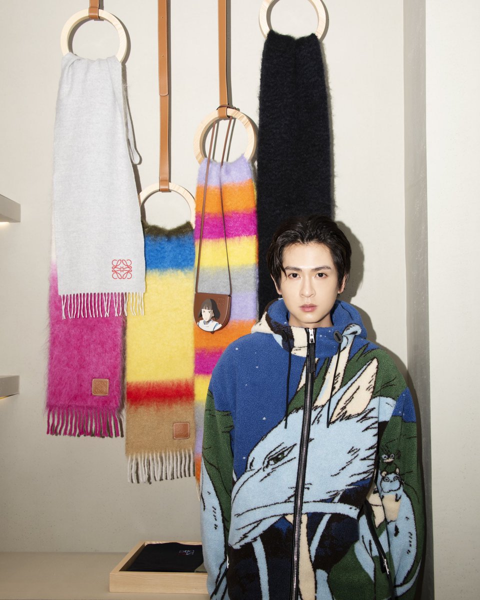 [ChihTianShih] <a href="/chihtian/">chihtian.com</a> at #LOEWE new store opening in Taipei.

#石知田
#LOEWEspiritedaway
#ロエベ <a href="/LoeweOfficial/">LOEWE</a> 
#SpiratedAway #千と千尋の神隠し
#StudioGhibli #スタジオジブリ
#Haku #ハク
<a href="/JP_GHIBLI/">スタジオジブリ Studio Ghibli Fan Account</a>