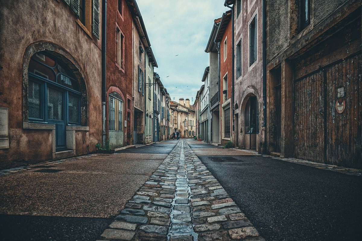 MV764's tweet photo. Medieval city.
Ciudad medieval.
#HearYourselfBook #infhear #leoEscuchate https://t.co/vB5XXfVSxT https://t.co/dsIvQrmdFq