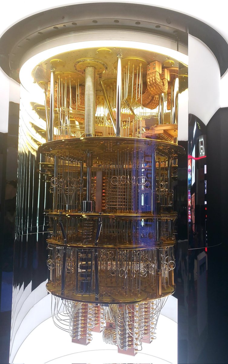 das_grasshopper's tweet photo. No puedo divulgar exactamente dónde estoy, pero esta es la nueva generación en computación:
procesadores que trabajan a un nivel cuántico (#QuantumComputing).
#UltraHighTech https://t.co/eFCjLb1ZGT