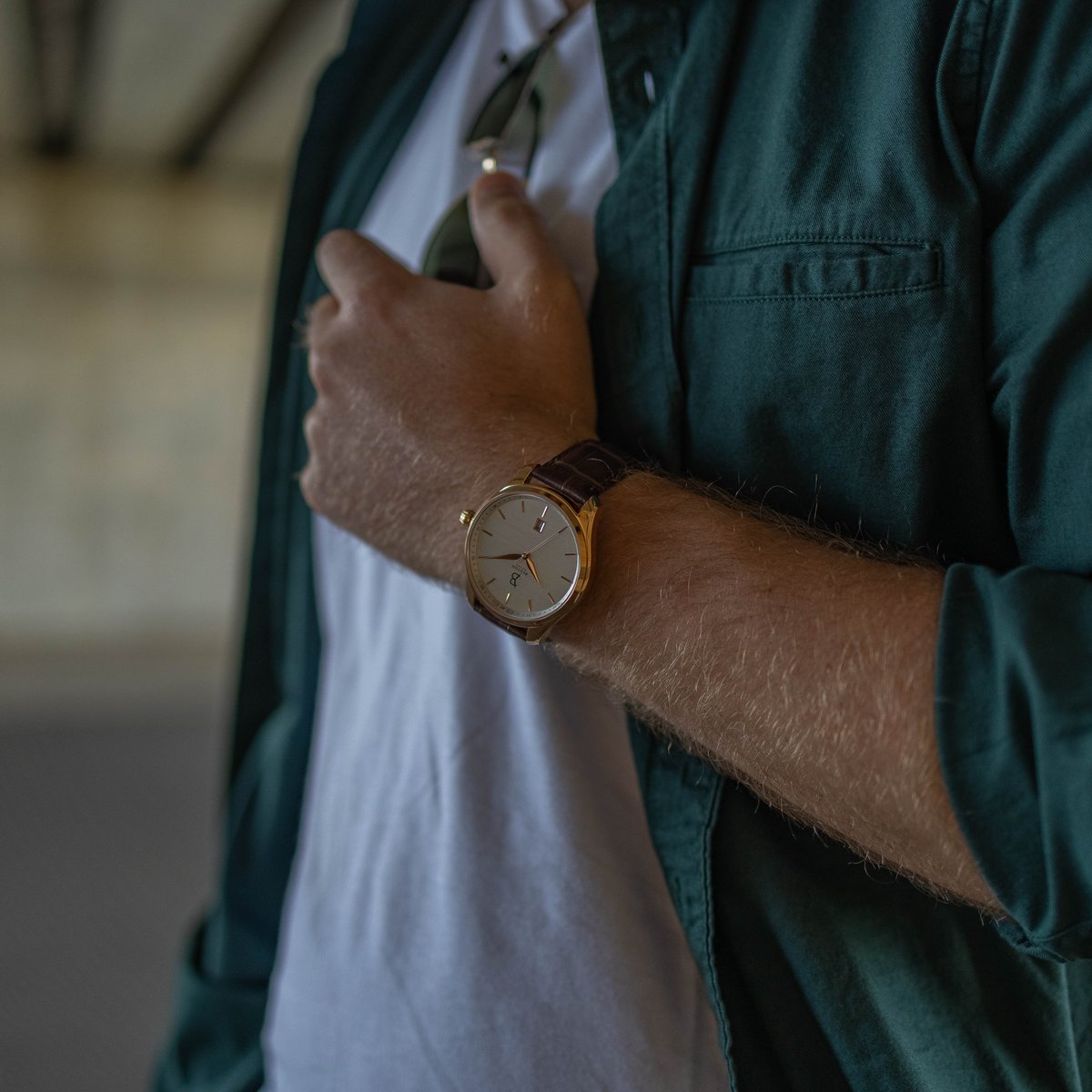 BentonWatches's tweet photo. ⌚ If your watch is behind the time, it means you are behind the time. Keep it classy and stay timeless with the Nomad!

#bentonwatches #goodtasteisneverlate #buy1give10 #nomad #thecatalystcollection #watchoftheday #watchesofinstagram #instawatch #watchaddict #timepiece #watch https://t.co/vvxkVv2fim