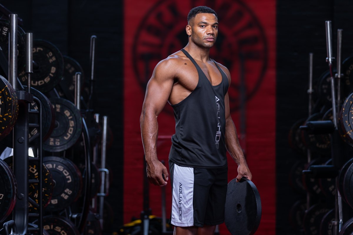 _aquahide_'s tweet photo. Train hard 🏋️ Iron out the weaknesses &amp; take that number 1 spot on the podium 🥇

Shop our podium vest now at https://t.co/S8CeEtagzW 🛍️

#Gymwear #fitnesswear #activewear #mensactivewear #athleisure #gymclothing  #trainhard #muscle #gains #bulkingseason #wintergains https://t.co/s006ZWixW1