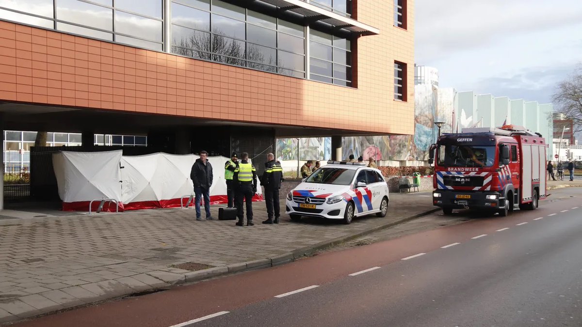 Een medewerkster van BrabantZorg heeft zondag 9 jan. een reeds overleden persoon aangetroffen op het terrein van BrabantZorg. Aan haar is slachtofferhulp aangeboden. We zijn erg geschrokken van dit alles. We wensen de nabestaanden veel sterkte toe. (foto: dtvnieuws.nl)
