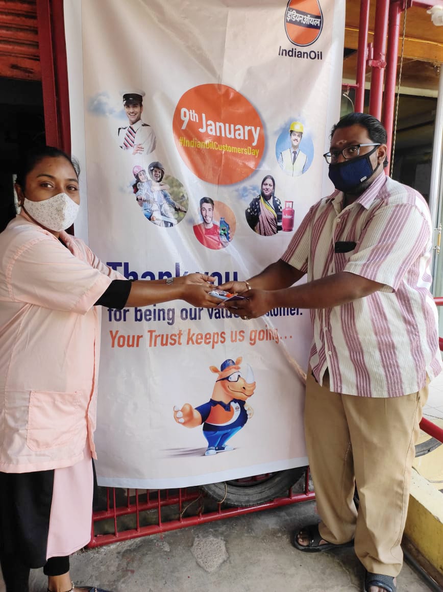 Distribution of Covid prevention Kits to the visitors at the M/s Priya Indane showroom at South Andaman, Andaman and Nicobar on the occasion of Indianoil customer day #IndianOilCustomersDay  
<a href="/Indianoilcl/">Indian Oil Corp Ltd</a>
<a href="/Chairmaniocl/">ChairmanIOC</a>