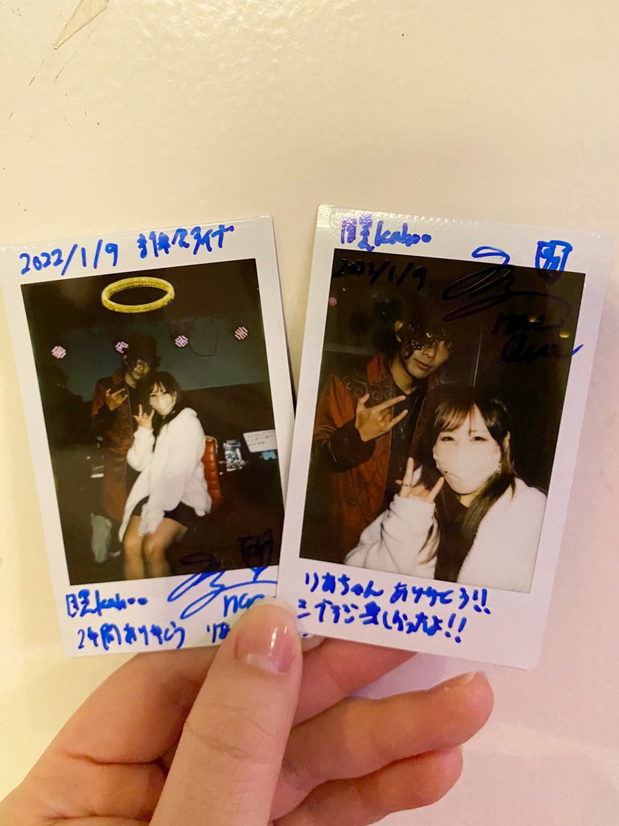 ria0625's tweet photo. 仮面さんのラストライブ観に行ってきた（╹◡╹）🎤✨
@目黒Kahoo

最後まで仮面さんらしいステージで、ちょっと泣きそうになっちゃった。
記念にブロマイド買った笑

#仮面さんおつかれさま
#仲良しのちーちゃんも出演してたからパシャリした🌸 https://t.co/AijbtNvb9y