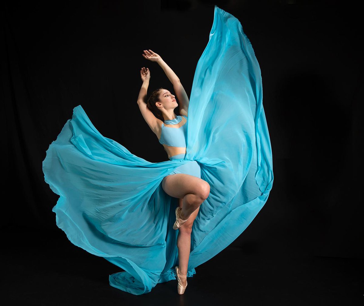 It took me a while and finally "The New Air Dancing Story" is now available on ETH. 
I really enjoyed taking these powerful pictures, during an OP masterclass. 
#NFTCommumity #nftphotography #NFTphotographers #NFTs #OpenSeaNFT #nftcollector #NFTCollection