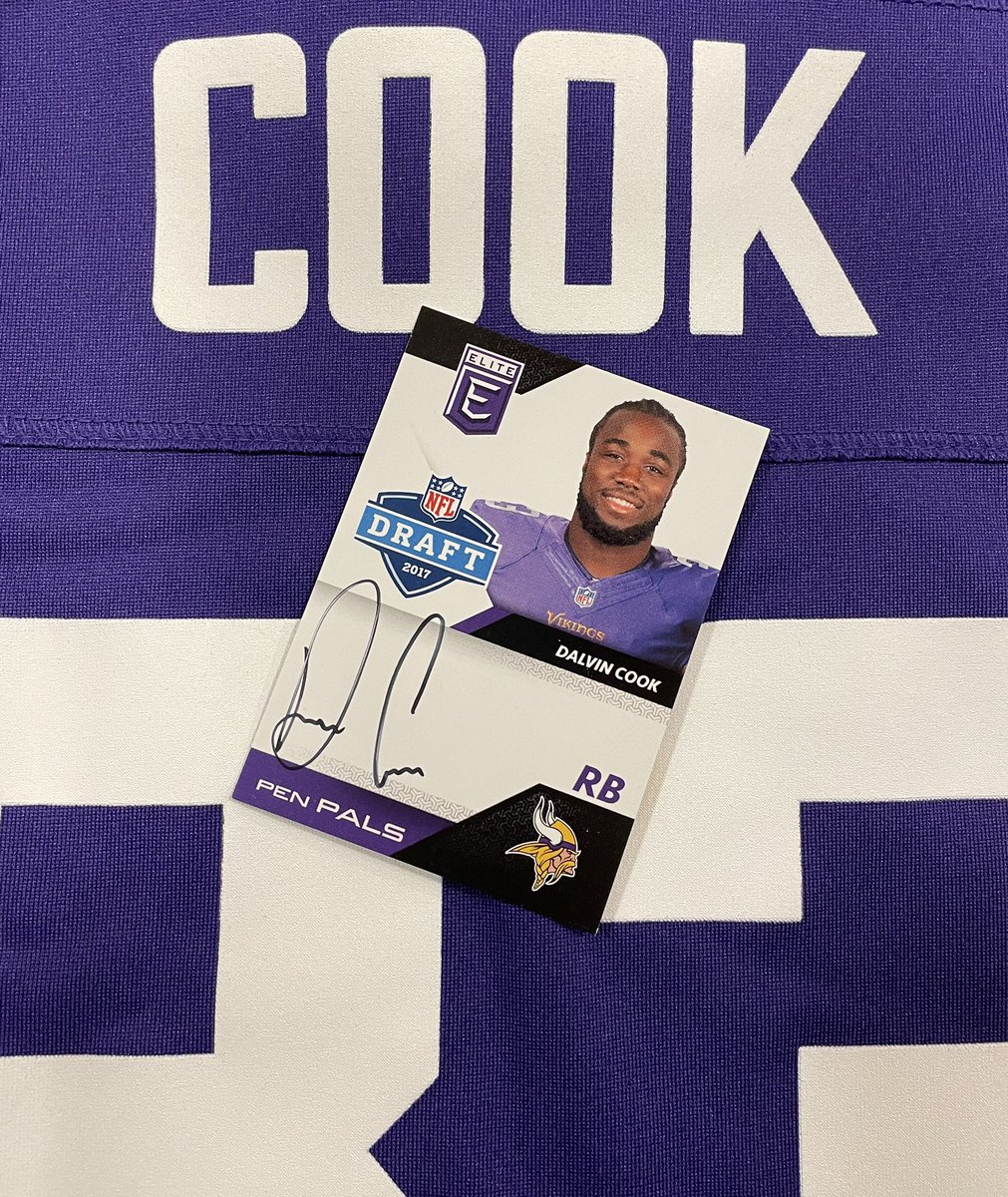 FanHQ's tweet image. If Dalvin Cook rushes for more than 100 yards today, someone will win this DC signed rookie card valued at over $100! Enter to win👇

1. FOLLOW @FanHQ 
2. RETWEET this
3. TAG a #Vikings fan - more tags = more chances to win!

#SKOL