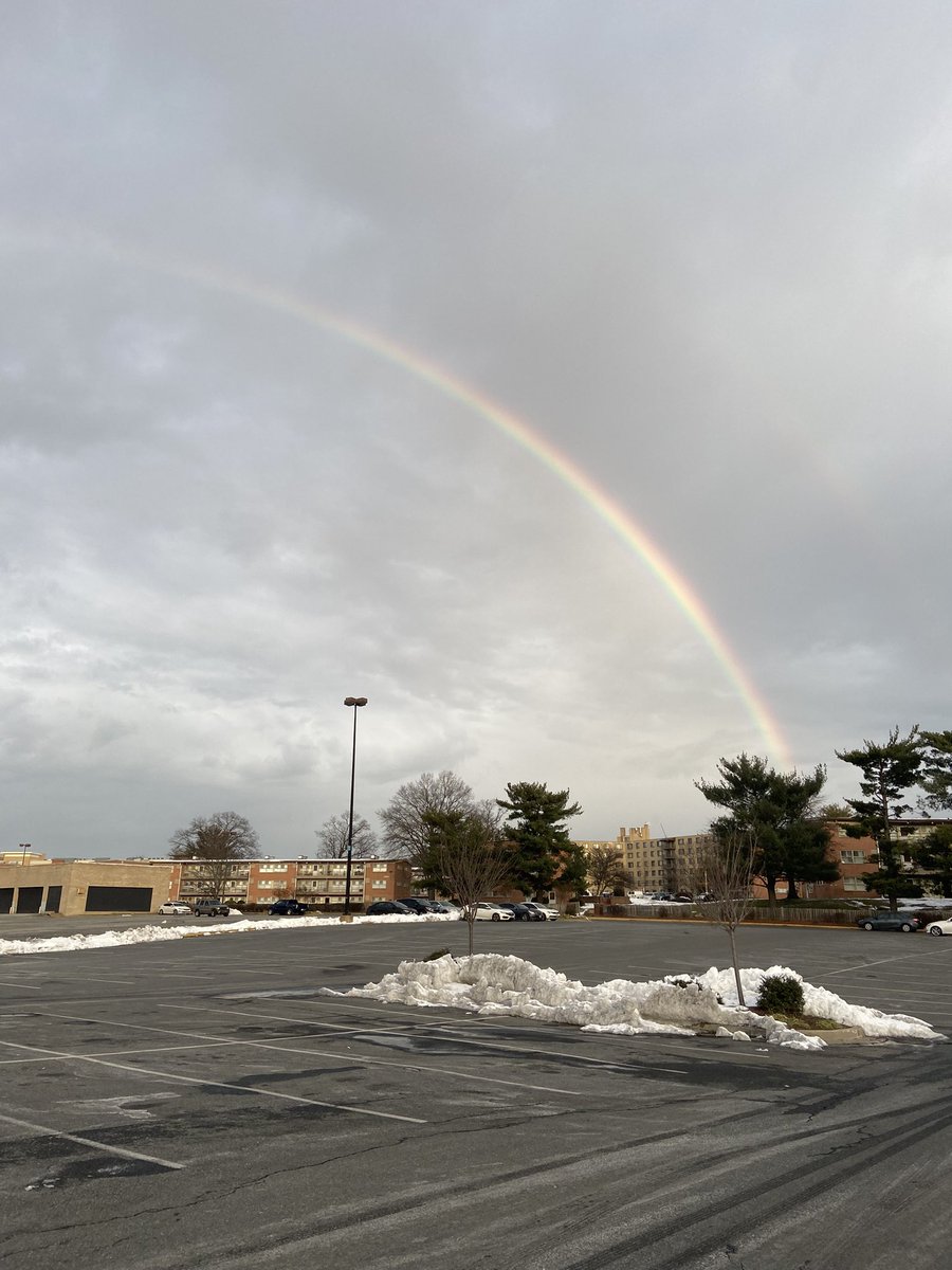 I saw a rainbow this morning. I don’t think I’ve ever seen a 🌈 when snow was on the ground and no rain. The most amazing part was watching one side fading as the other side appeared with such brilliance. Amazing!!!#rainbow #himom