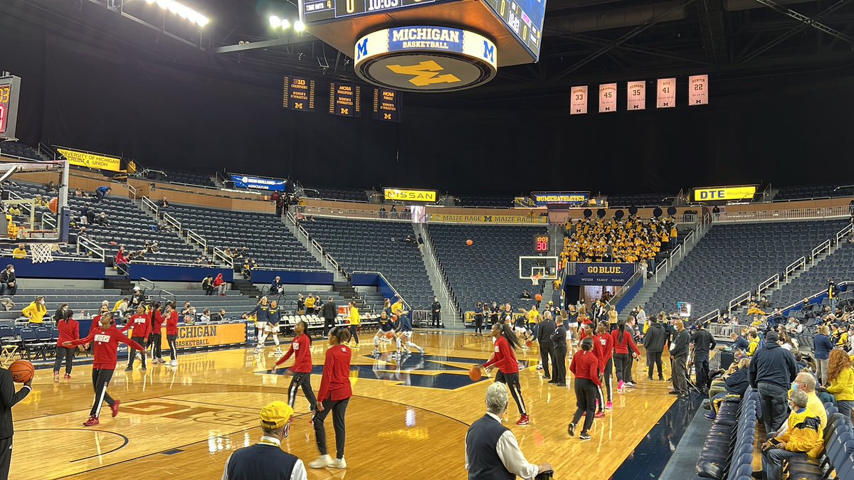 thelonns's tweet photo. Let’s Go Blue! Beat the Knights and keep the top 10 train 🚂 rollin’ down the tracks! #GoBlue #CrislerLive https://t.co/W8IzrTtS1n