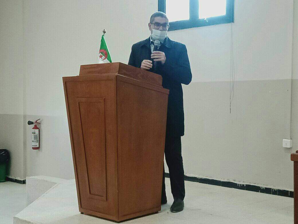 FshsUniv's tweet photo. عميد كلية العلوم الاجتماعية والانسانية الأستاذ أحمد مسعودان يشرف على افتتاح الندوة التكوينية حول طبيعة الوجود العثماني بالجزائر من تقديم الدكتور محمد دراج https://t.co/oCUJ53O6um