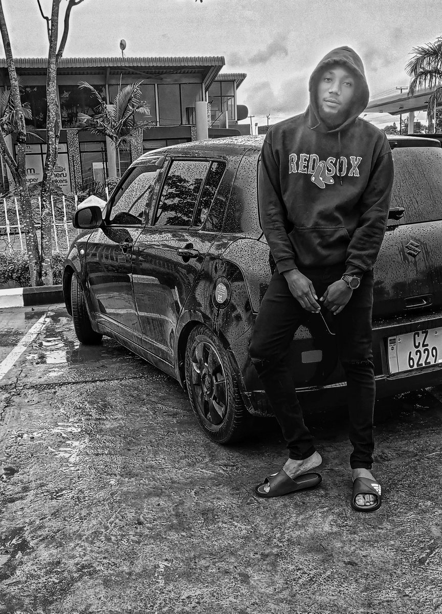 MushaChansa's tweet photo. Colour is everything but black and white is more. https://t.co/ntJvtkr1oI