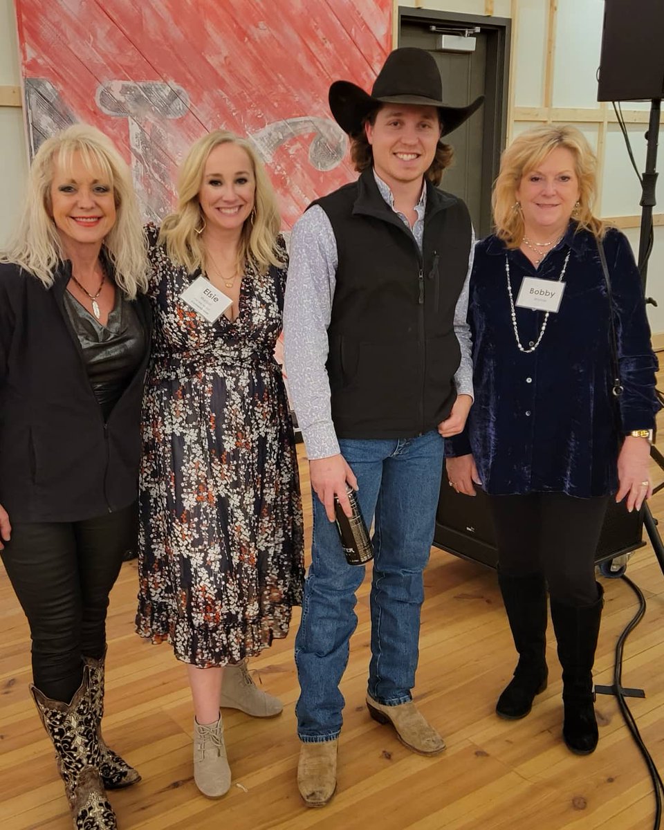 wetzelke83's tweet photo. Weekend in Lubbock and @TexasTech with @txgrainfarmer and @TexasCorn! Representing @CommonGroundNow at #turnrowtonight and enjoying some great Texas country music! https://t.co/nnRR2RgZT6