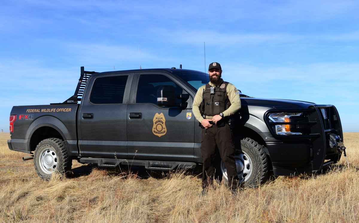 Happy National Law Enforcement Appreciation Day! Thank you to the dedicated members of law enforcement that protect and serve our great nation! Special thanks to our own Federal Wildlife officers, Special Agents, and Wildlife Inspectors! 📸 USFWS 
#WeAreUSFWS #LawEnforcement
