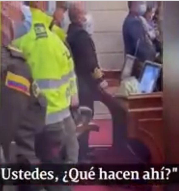 Rafangulo's tweet image. NO te creo #hipócrita HP
Miembros de @PoliciaColombia son de los mismos que insultaste en congreso junto con #acabaropas que tienes como compañeros y los echaste como si ese lugar fuera tuyo #mlpda
Tu vives de la plata de Colombianos #NOteEquivoques 

m.facebook.com/RevistaSemana/…