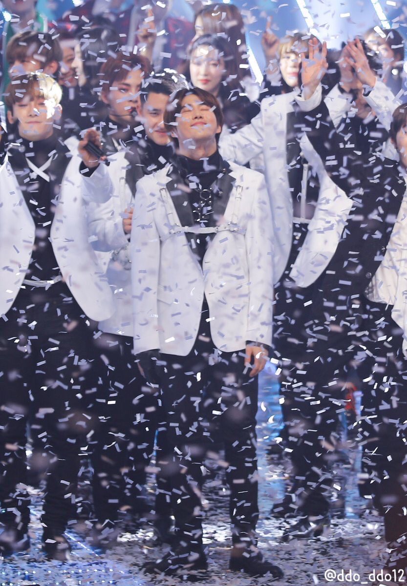 [<a href="/weareoneEXO/">EXO</a> #SUHO]