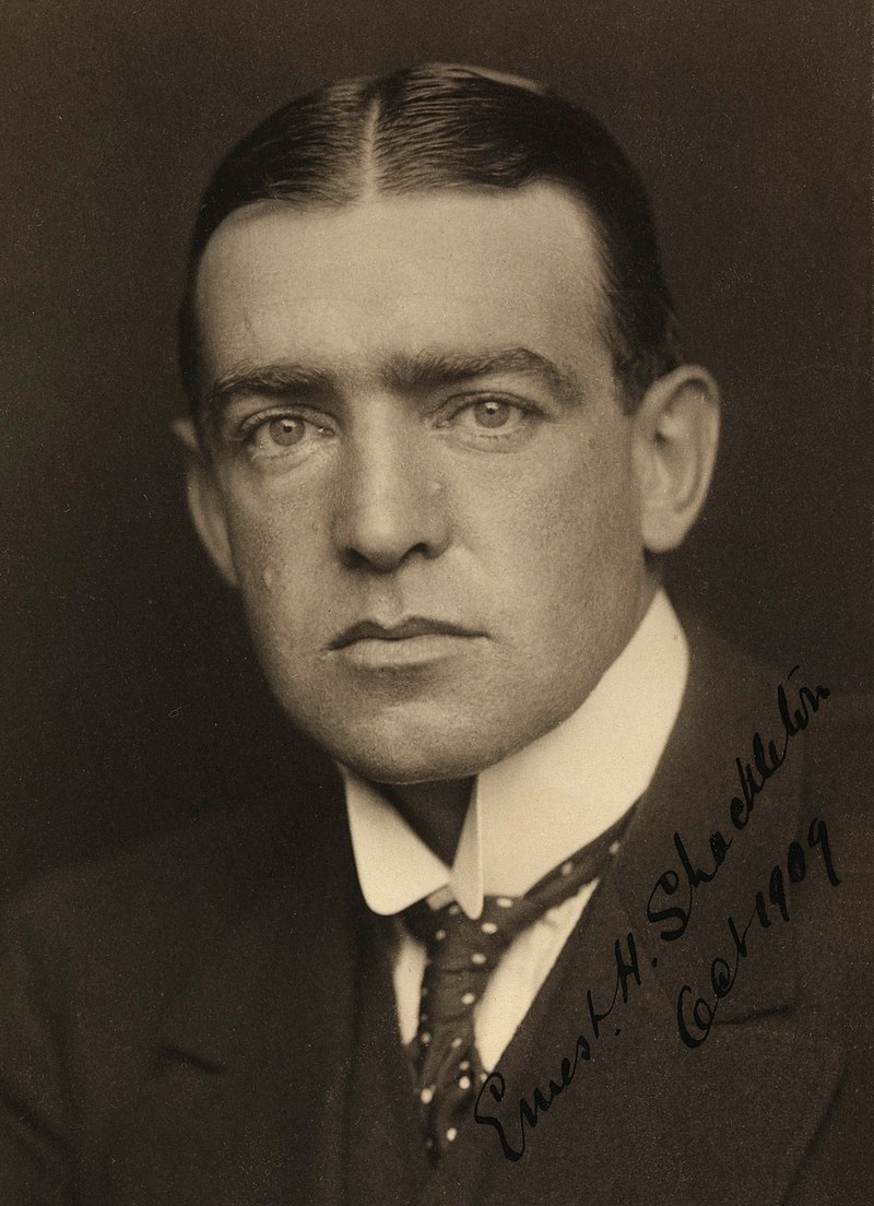 #otd 9 January 1909 – Ernest Shackleton, leading the Nimrod Expedition to the South Pole, plants the British flag 97 nautical miles (180 km; 112 mi) from the South Pole, the farthest anyone had ever reached at that time.

#ernestshackleton #britishhistory #unionjack #southpole