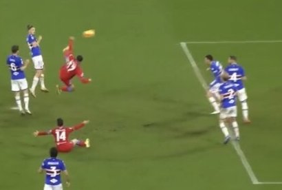 gloriapoch72's tweet photo. Quelle partite che ti fanno innervosire perché rimasta in bilico e noi siamo famosi in ricevere gol rocamboleschi 😱 ma bene così ... meritata vittoria e gran partita di Petagnone!
Bentornato Fabian! Un benvenuto ad Tuanzebe!
Bravi!
#NAPSAM https://t.co/PZG5yokp94