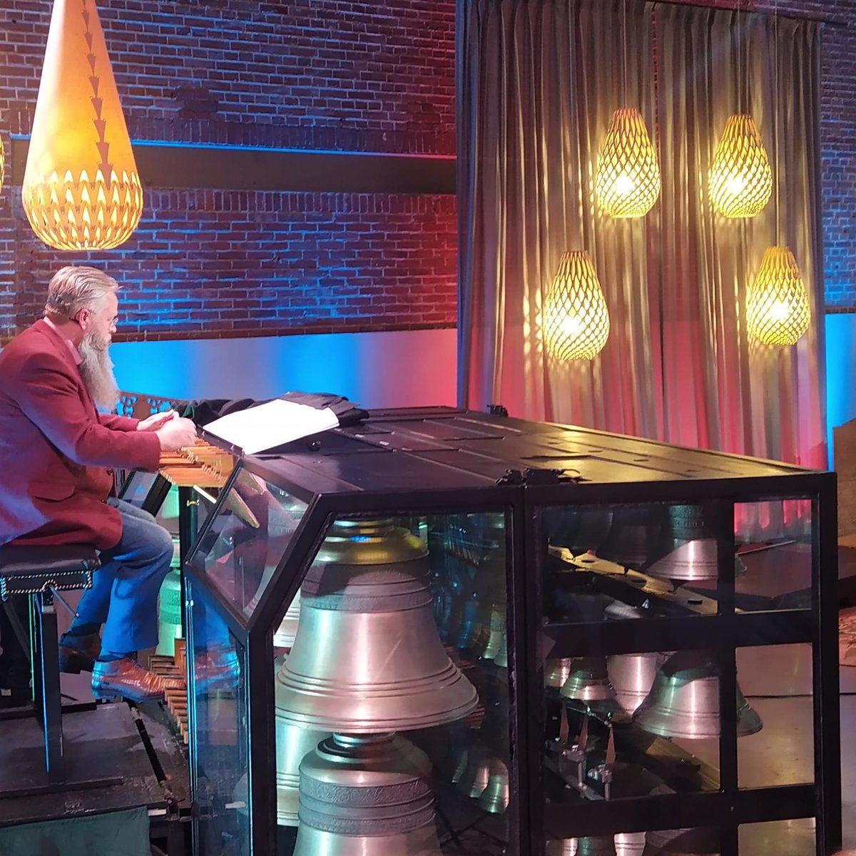 Woon je in een van de steden waar Boudewijn Zwart beiaardier is en hoor je de komende tijd de nieuwe compositie van Martin Fondse? Laat het ons weten, het liefst met een filmpje, via podiumwitteman@ntr.nl of tag ons! #podiumwitteman