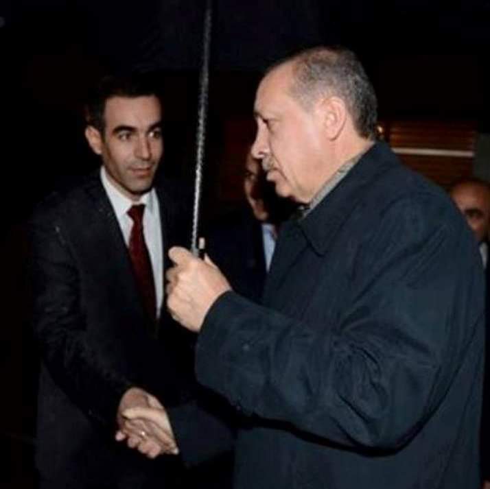 İnsan vefadır,
İnsan duruştur,
İnsan dünü unutmamaktır...

“Beden ölür  çürür, cana bakın siz. Kim kiminle yürür, ona bakın siz. Bırakın dönen  dönsün. Haktan hakikatten yana bakın siz.” 
<a href="/Muzafferotaci/">Muzaffer OTACI</a>