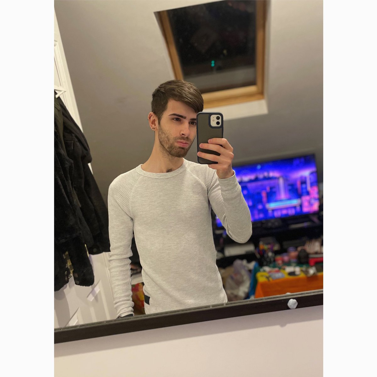 ScottieLewis97's tweet photo. First day out of isolation and first thing needed to take care of was the brows as they were wild lol 😂 #Gay #gay24 #gayhairy #gaywales #browsdone #finallyoutofthehouse #gayguy #eybrowsonfleek #eybrowsonpoint #chill #piercings #gaywelsh #gaywelshguy #finallyoutofisolation https://t.co/z8K7F8XBA5