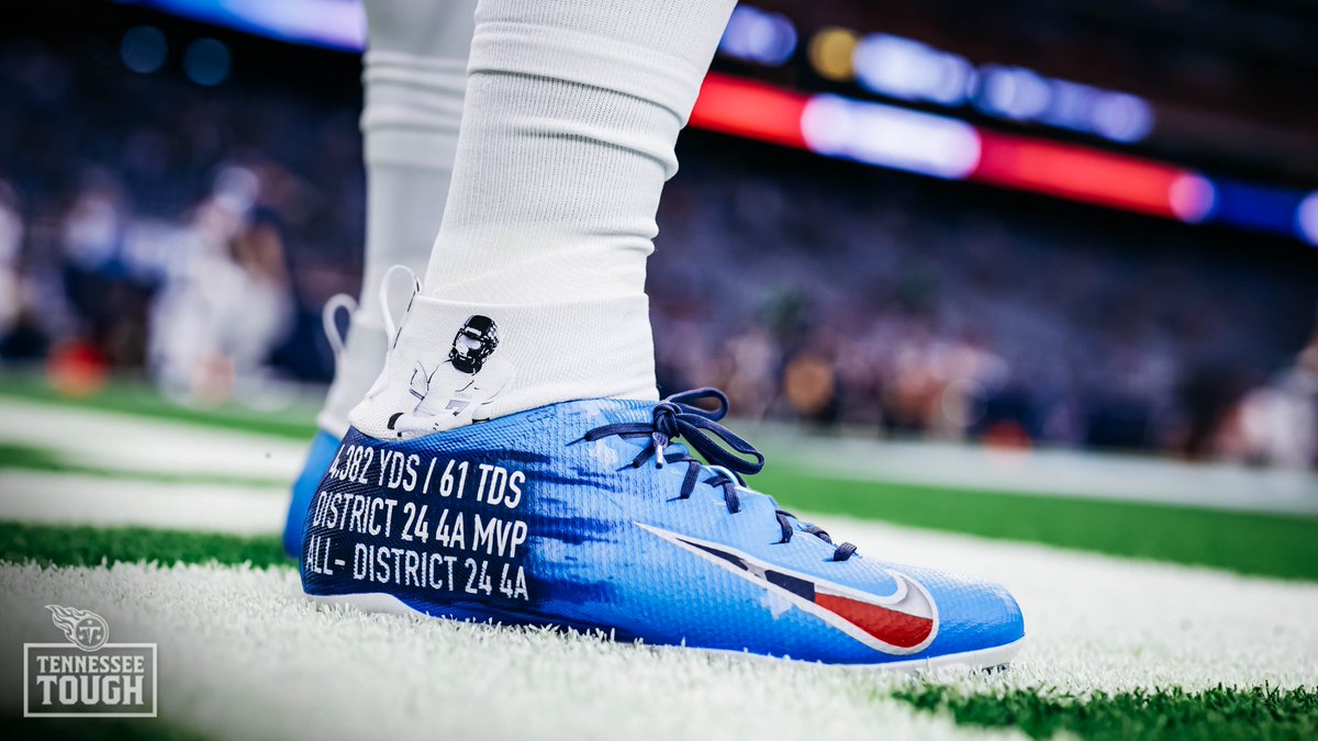 Titans's tweet photo. D'Onta Foreman back at home. #TENvsHOU https://t.co/EEMGT8r9YL