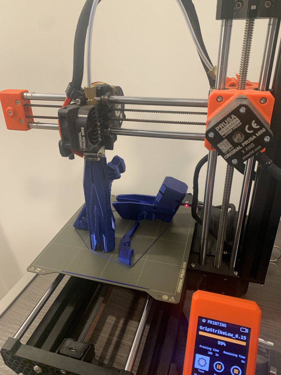 BronZink's tweet photo. Love watching my 3D printer work it’s magic https://t.co/jl2A1L2giy