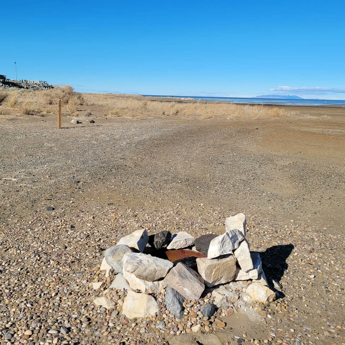 GreatSaltLakeSP's tweet photo. Here's a reminder of how #BeUtahful of a view primitive camping sites have! You can see and hear the lake in the distance
And yes, those are the Mirabilites in the background
#GreatSaltLakeStatePark #GSLSP #UtahStateParks #GreatSaltLake #PrimitiveCamping #PackItInPackItOut https://t.co/o0GZB1gNIq