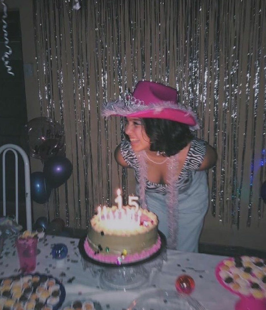tbs_squad's tweet photo. e a aniversariante do dia é..... @maliafode!
parabéns linda muitas felicidades e muitos anos de vida, todos nós do tbs queremos te desejar um feliz aniversário, a gente te ama muito aproveita o seu dia https://t.co/LsFx2ZaBv5