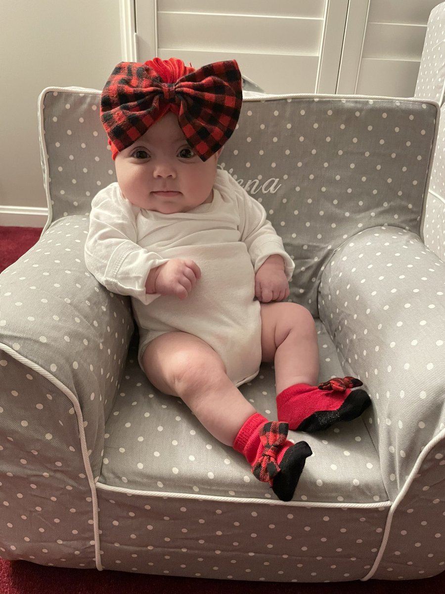 💓 T H R E E  Months Old 💓

Our sweet &amp; smiley Siena girl turned 3 months old on January 1st! ☺️ &amp; there’s nothing worse as a parent (IMO) than seeing your baby sick &amp; she has been such a trooper, god bless her!!🥺🙏🏼💖✨ 

#MonthlyMilestones
#LittlestBabe
#BabySis