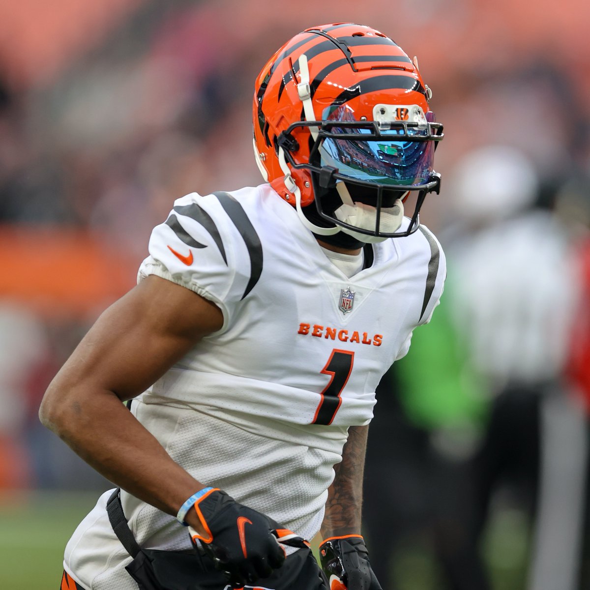 NFLonCBS's tweet photo. Most receiving yards in a single season in Bengals franchise history

2021 Ja'Marr Chase      1,455+
2007 Chad Johnson      1,440
2005 Chad Johnson      1,432 https://t.co/i2umj2ibpR