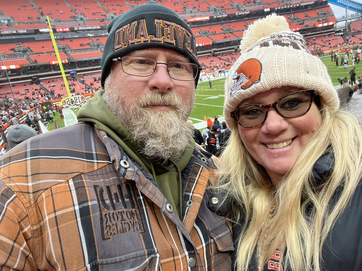FostoriaCheer's tweet photo. GO Browns !!! https://t.co/RTVHyXwiTG