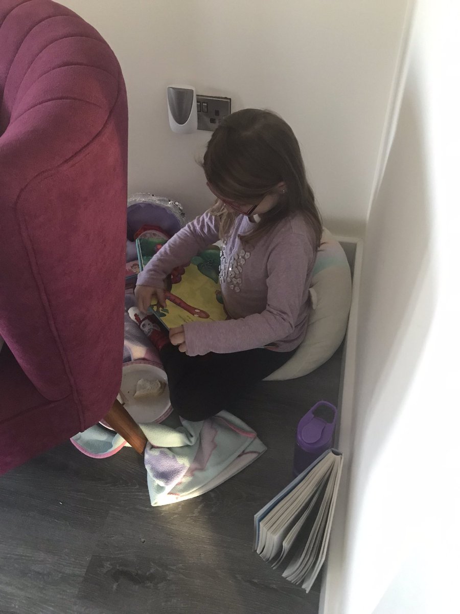 beckitheboo's tweet photo. @HC_Badgers Here’s Poppy doing some #randomreading over the weekend 🦡🦡 Behind the sofa, she made a den in the hallway behind a chair and read there and most random of all, in the bath 🛀 https://t.co/WcRbtrboPt