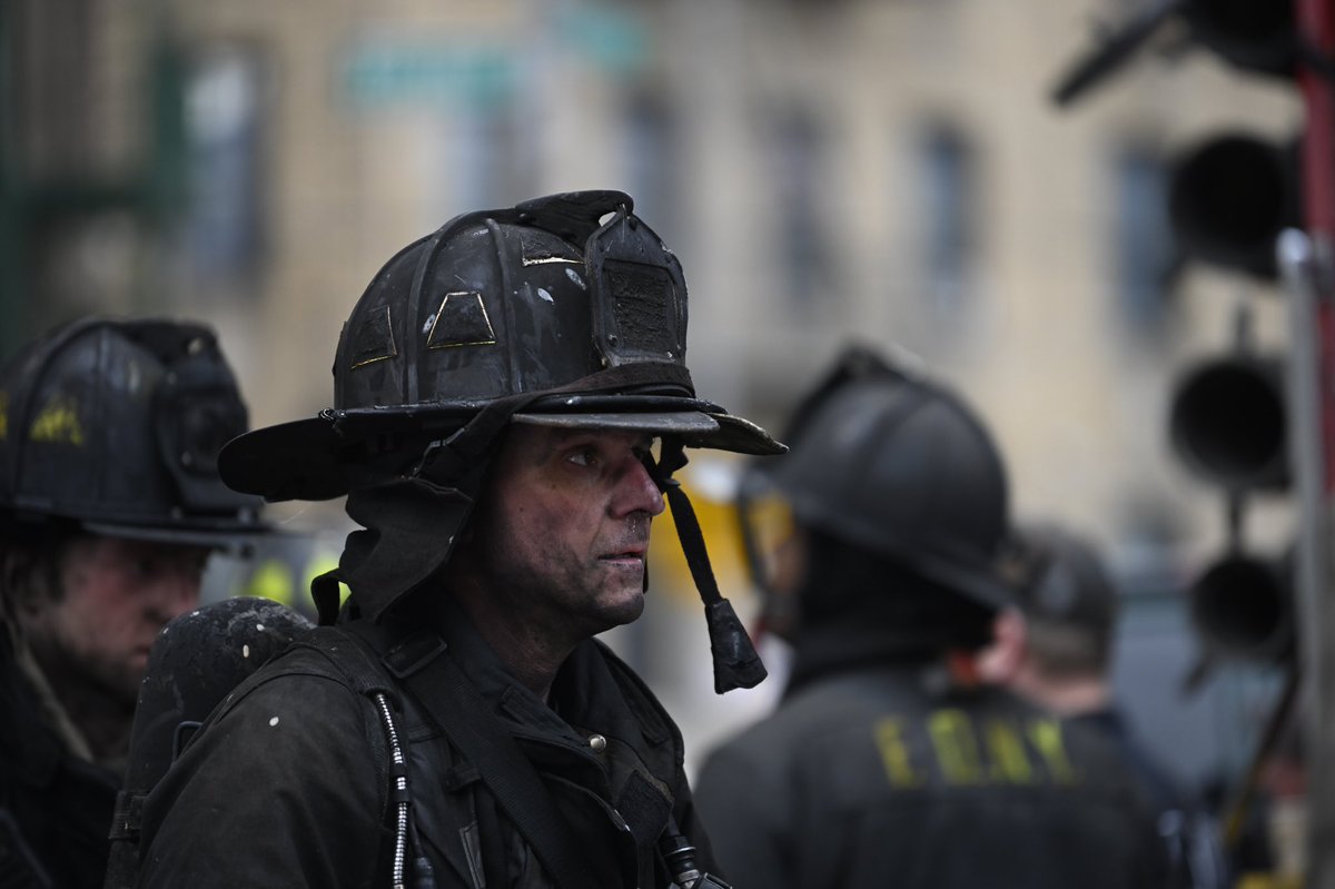 Lloydphoto's tweet photo. Photos:A high rise fire left fifty people with serious injuries on Sunday morning on East 181 Street in the Bronx. The cause Is under investigation. #LloydMitchellPhotography #Bronx #FDNY #FDNYEMS #firefighting #fireservice #photojournalism #journalism https://t.co/IoesvGaX6J