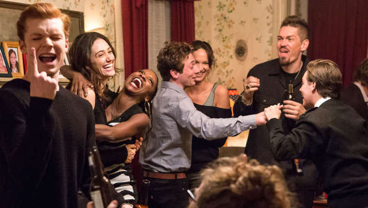 SeriesUpdateFR's tweet image. Il y a 11 ans, la série Shameless diffusait son premier épisode.