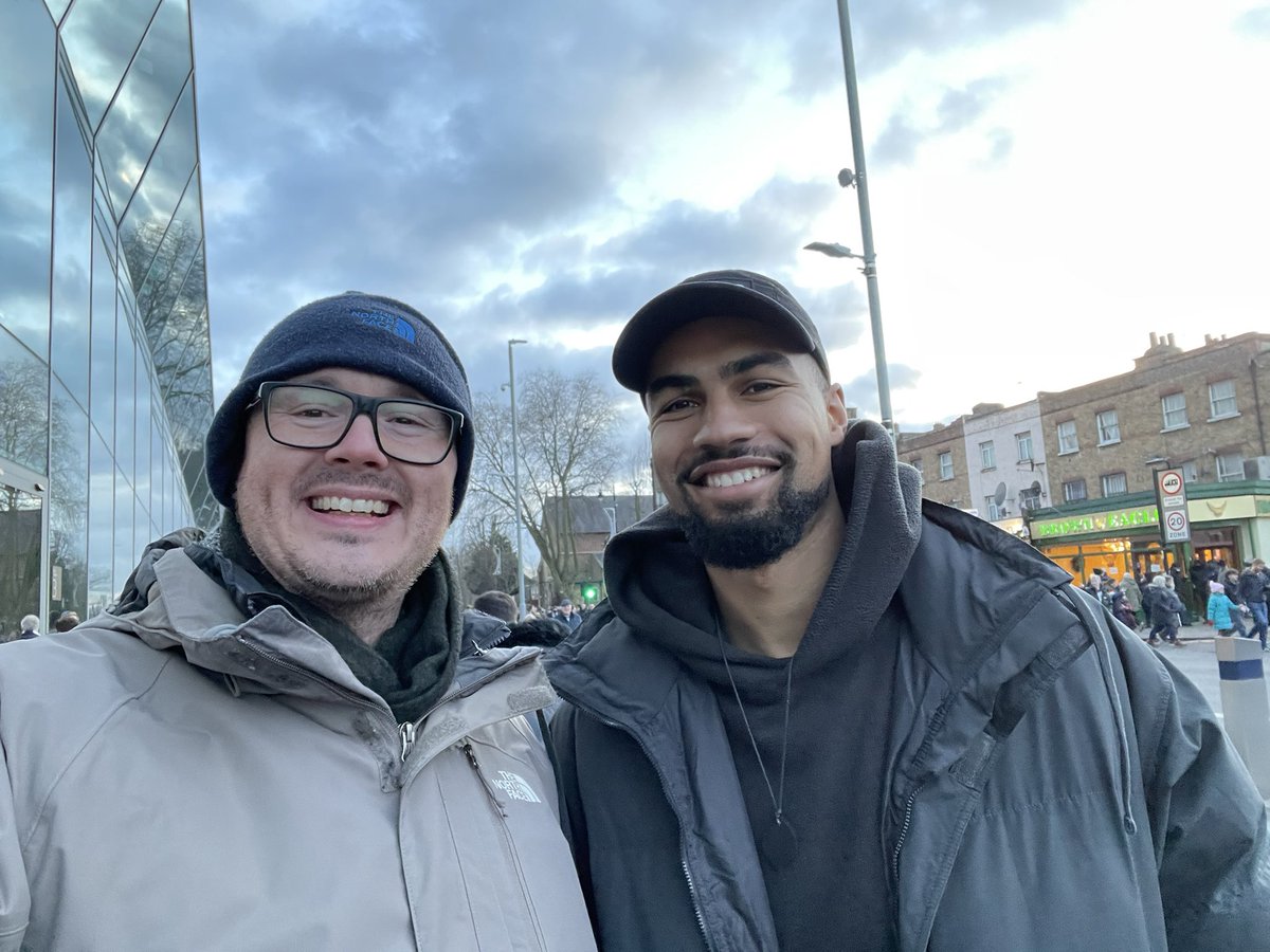 I bumped in to former @officiallydale keeper, Robert Sanchez today! Was brief, but brilliant meeting him. Spoke highly of his season with us. #upthedalenotforsale #RAFC