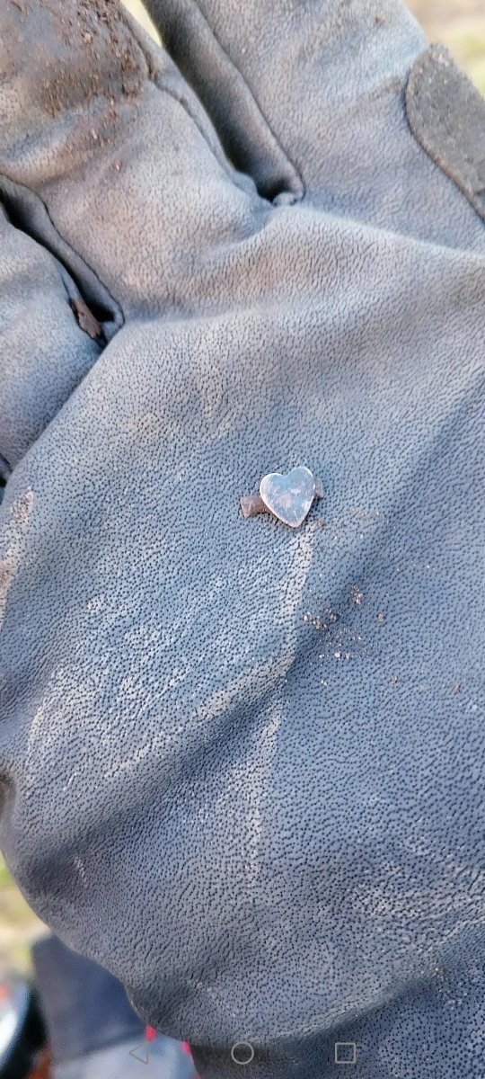 wooltondetect's tweet photo. First time out this year and found another piece of viking silver, a gold and silver heart ring (broken) and a few other bits. #metaldetecting https://t.co/se8i23YlJk
