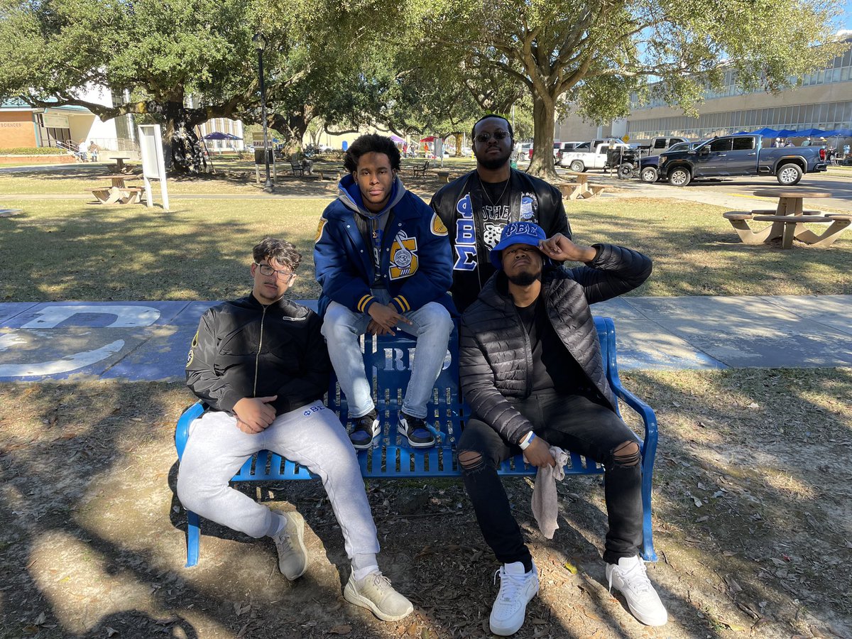 Mir_bChilln's tweet photo. #GOMAB #DEATHRHO #HOLLYWOODRHO 🔵🤘🏾⚪️ https://t.co/Pdop8QTnub