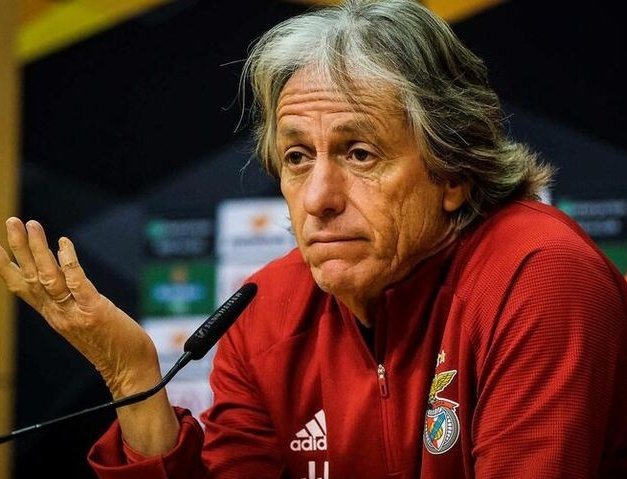 O problema do Everton tem nome:

Jorge Jesus