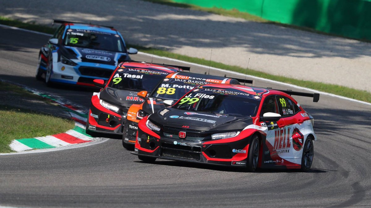 JASMotorsport's tweet image. Happy birthday to former JAS Development Driver, three-time TCR champion and 16-time race winner in Honda Civic Type R TCRs; @JoshFiles  🎁🎂🎉