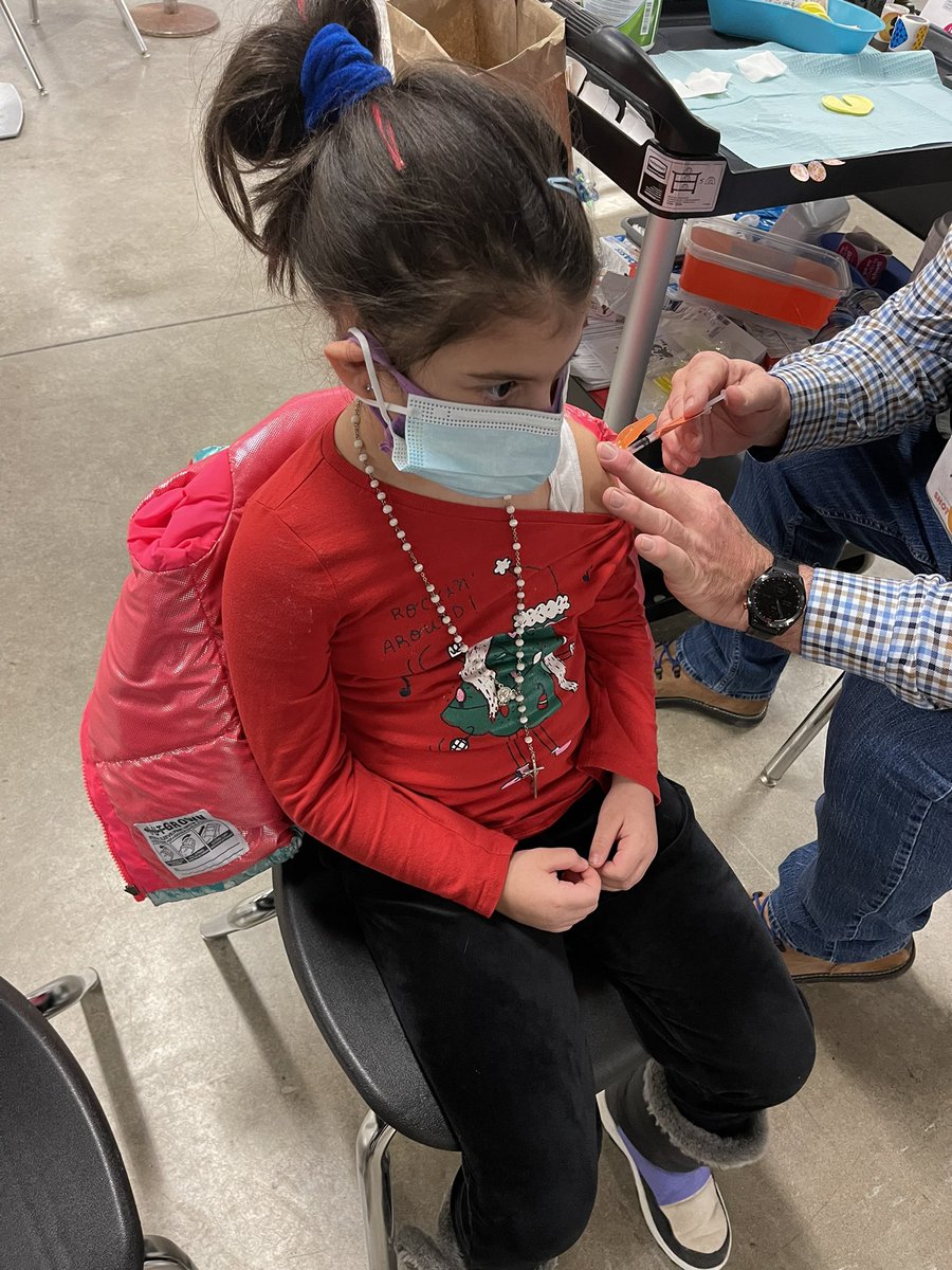 Merci <a href="/KFLAPH/">SEPH - KFLA Public Health</a> <a href="/KingstonHSC/">KingstonHSC</a> 
#YGK HCWs at the vaccine clinic @ Portsmouth Olympic Habour, you rock🙏🏼🙌🏼 
#grateful #SundayMorning #COVID19 vaccine clinics ❤️‍🩹